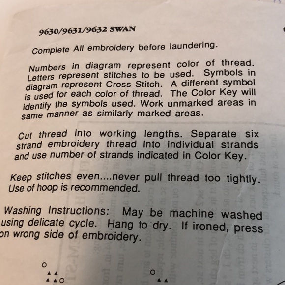 Herrschner’s Embroidery Stamped Cloth Pillowcases 9630 Swan - Picture 4 of 9